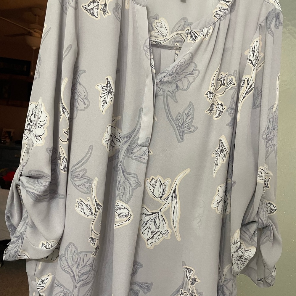 Maurices Light Gray Floral Blouse